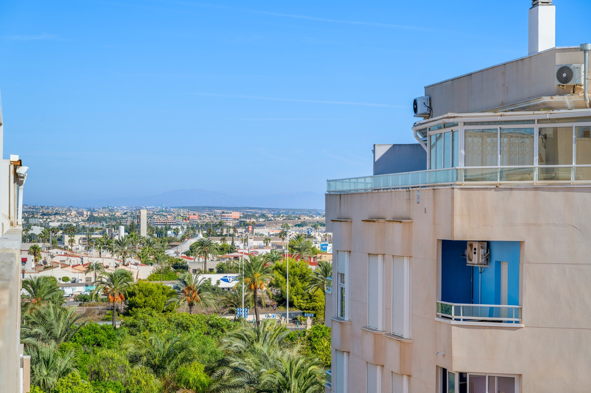 For sale - 2 Bedroom 1 Bathroom Apartment - Middle Floor Apartment in Torrevieja - Torrevieja Centro  - Alicante