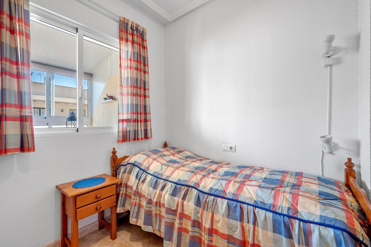For sale - 2 Bedroom 1 Bathroom Apartment - Middle Floor Apartment in Torrevieja - Torrevieja Centro  - Alicante