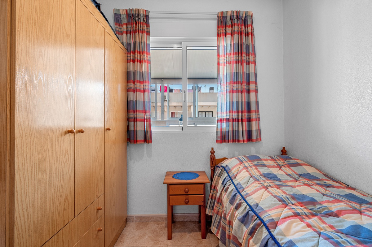 For sale - 2 Bedroom 1 Bathroom Apartment - Middle Floor Apartment in Torrevieja - Torrevieja Centro  - Alicante