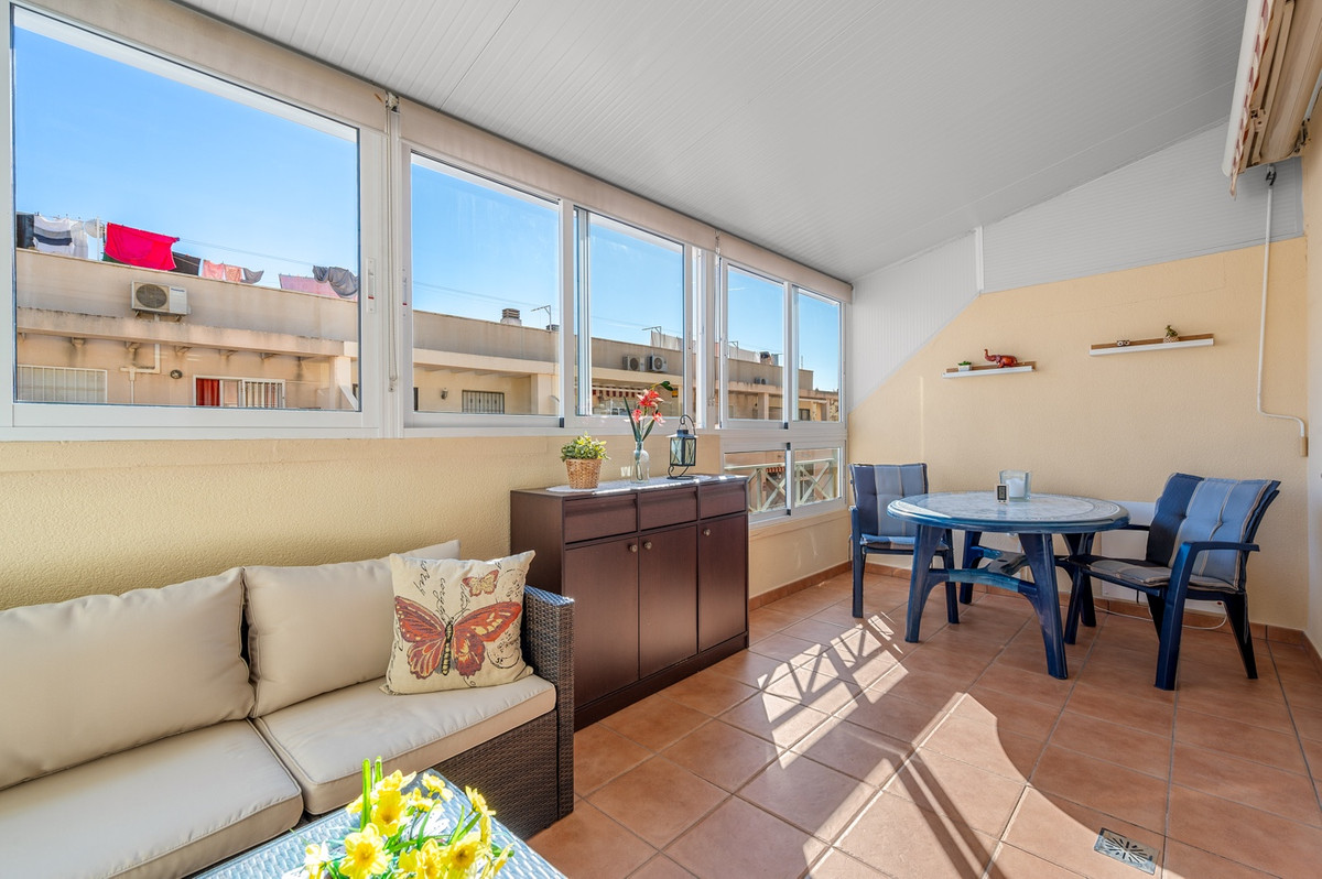 For sale - 2 Bedroom 1 Bathroom Apartment - Middle Floor Apartment in Torrevieja - Torrevieja Centro  - Alicante