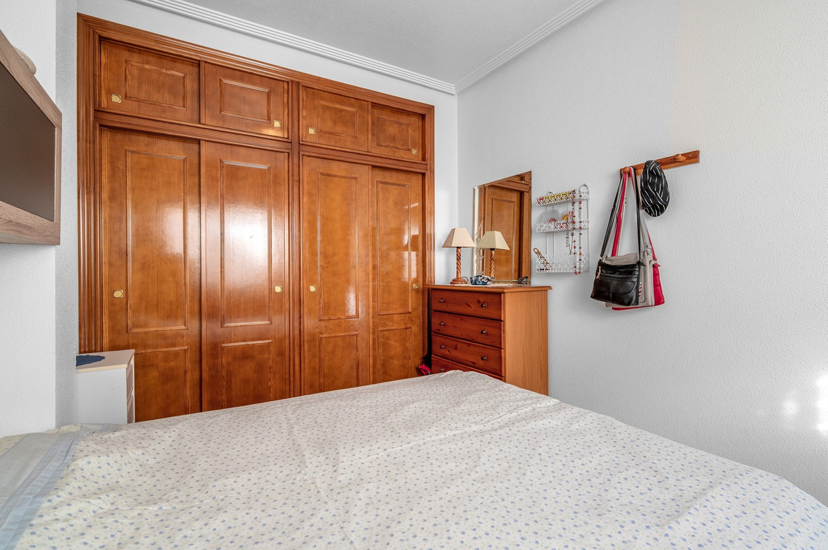 For sale - 2 Bedroom 1 Bathroom Apartment - Middle Floor Apartment in Torrevieja - Torrevieja Centro  - Alicante