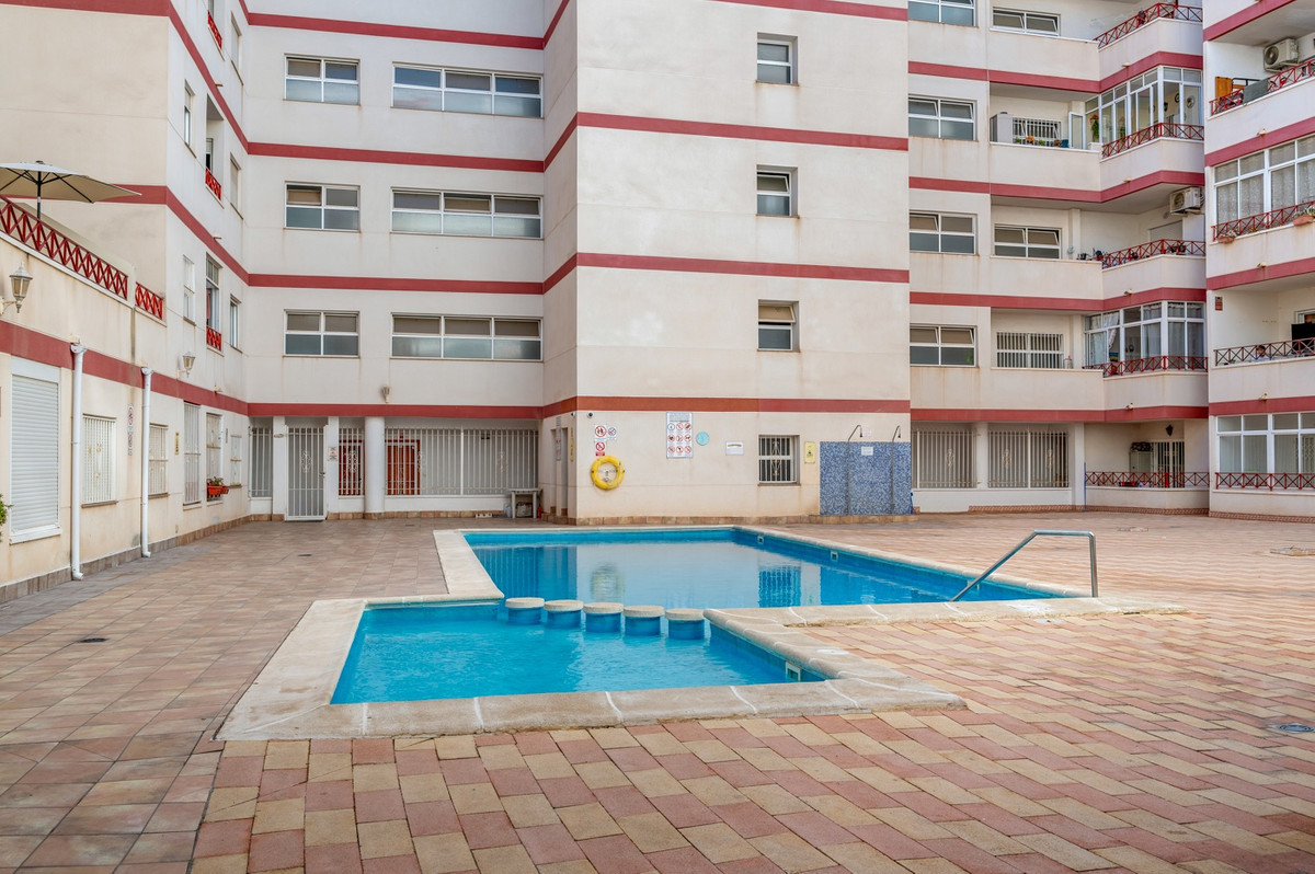 For sale - 2 Bedroom 1 Bathroom Apartment - Middle Floor Apartment in Torrevieja - Torrevieja Centro  - Alicante