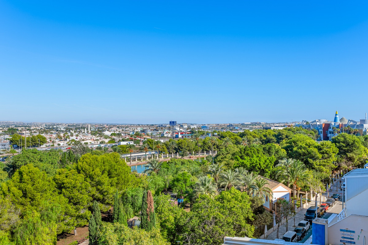 For sale - 2 Bedroom 1 Bathroom Apartment - Middle Floor Apartment in Torrevieja - Torrevieja Centro  - Alicante