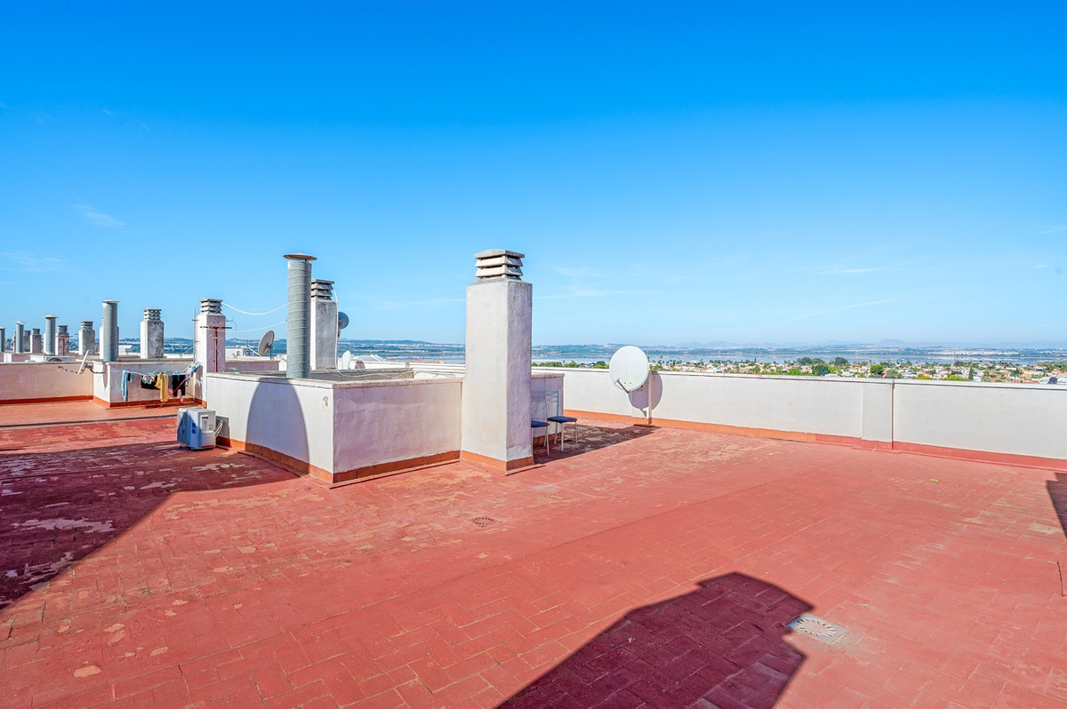 For sale - 2 Bedroom 1 Bathroom Apartment - Middle Floor Apartment in Torrevieja - Torrevieja Centro  - Alicante
