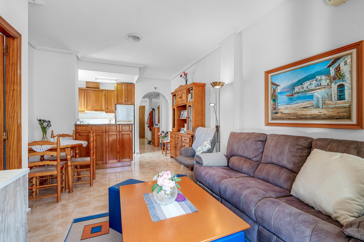 For sale - 2 Bedroom 1 Bathroom Apartment - Middle Floor Apartment in Torrevieja - Torrevieja Centro  - Alicante