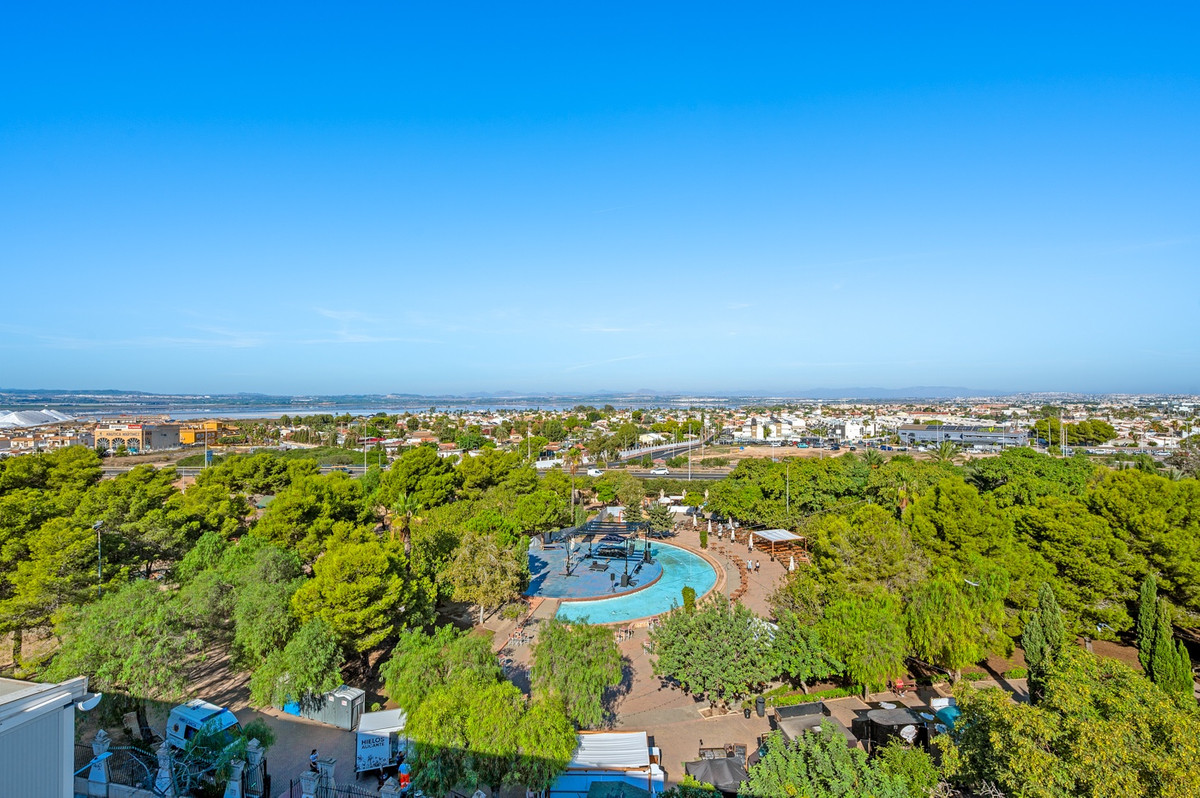 For sale - 2 Bedroom 1 Bathroom Apartment - Middle Floor Apartment in Torrevieja - Torrevieja Centro  - Alicante