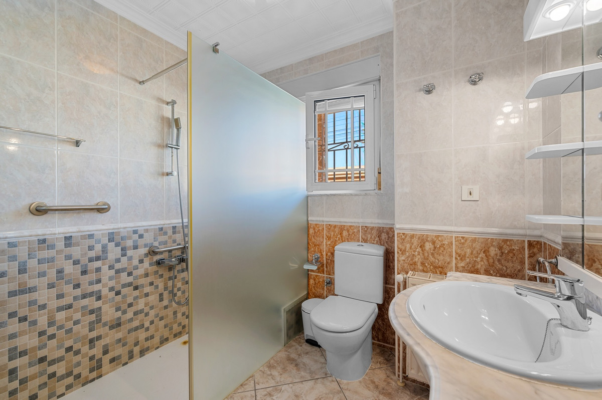 For sale - 7 Bedroom 5 Bathroom Ciudad Quesada Villa in Ciudad Quesada  - Ciudad Quesada  - Alicante