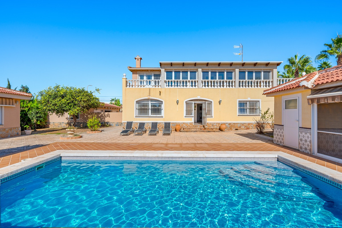For sale - 7 Bedroom 5 Bathroom Ciudad Quesada Villa in Ciudad Quesada  - Ciudad Quesada  - Alicante