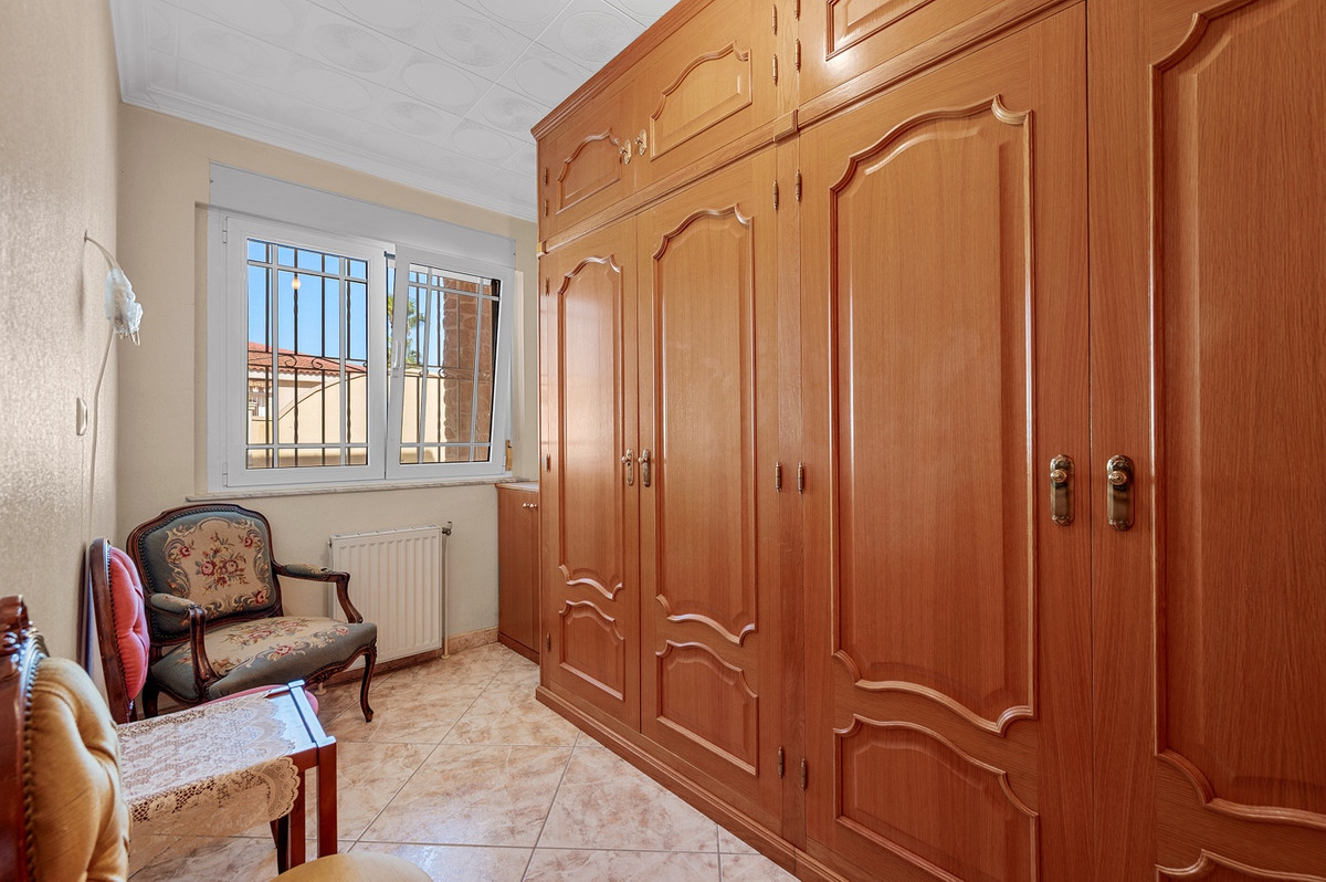 For sale - 7 Bedroom 5 Bathroom Ciudad Quesada Villa in Ciudad Quesada  - Ciudad Quesada  - Alicante