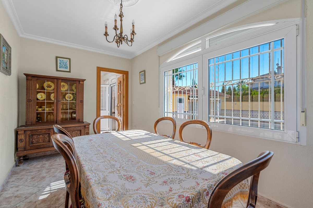 For sale - 7 Bedroom 5 Bathroom Ciudad Quesada Villa in Ciudad Quesada  - Ciudad Quesada  - Alicante