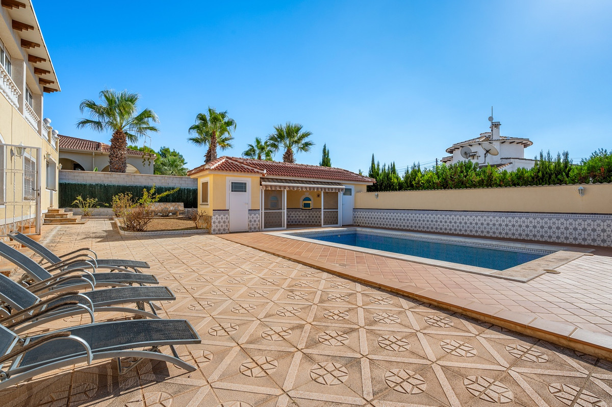 For sale - 7 Bedroom 5 Bathroom Ciudad Quesada Villa in Ciudad Quesada  - Ciudad Quesada  - Alicante