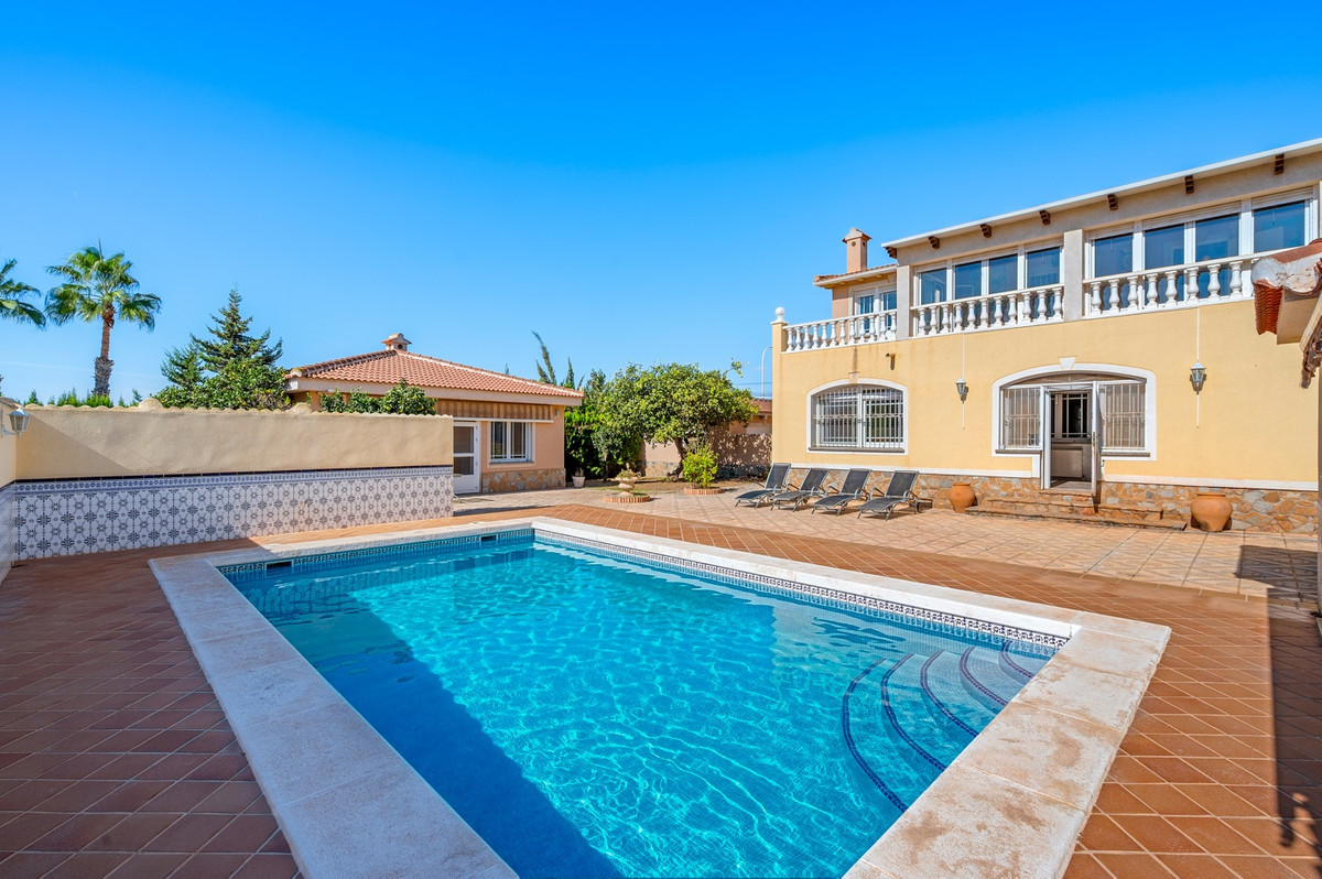 For sale - 7 Bedroom 5 Bathroom Ciudad Quesada Villa in Ciudad Quesada  - Ciudad Quesada  - Alicante