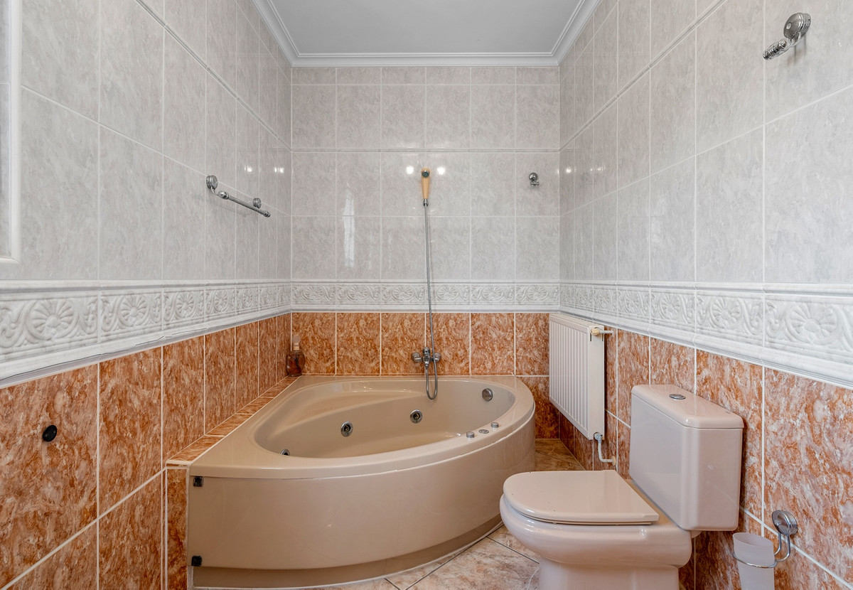For sale - 7 Bedroom 5 Bathroom Ciudad Quesada Villa in Ciudad Quesada  - Ciudad Quesada  - Alicante