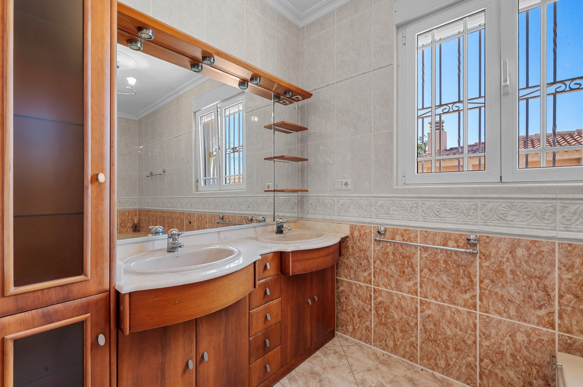 For sale - 7 Bedroom 5 Bathroom Ciudad Quesada Villa in Ciudad Quesada  - Ciudad Quesada  - Alicante