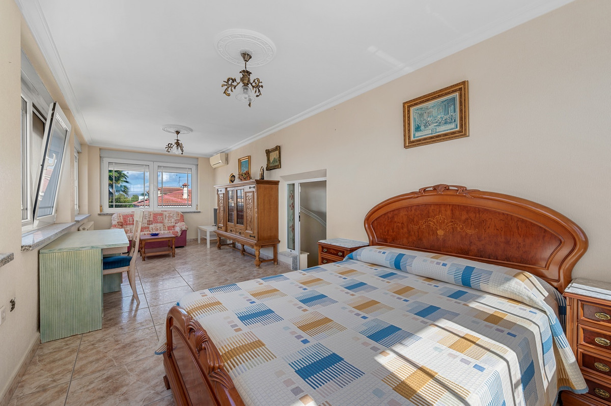 For sale - 7 Bedroom 5 Bathroom Ciudad Quesada Villa in Ciudad Quesada  - Ciudad Quesada  - Alicante