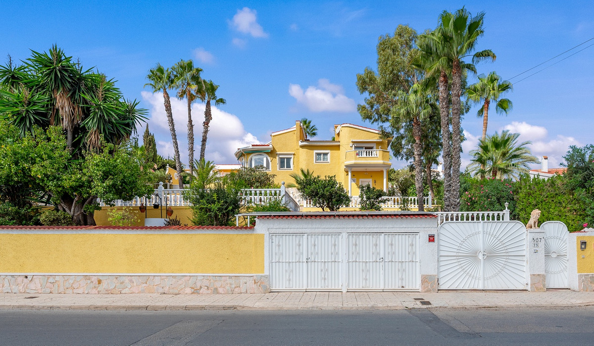 For sale - 2 Bedroom 2 Bathroom House - Detached Villa in Rojales - Rojales Centro  - Alicante