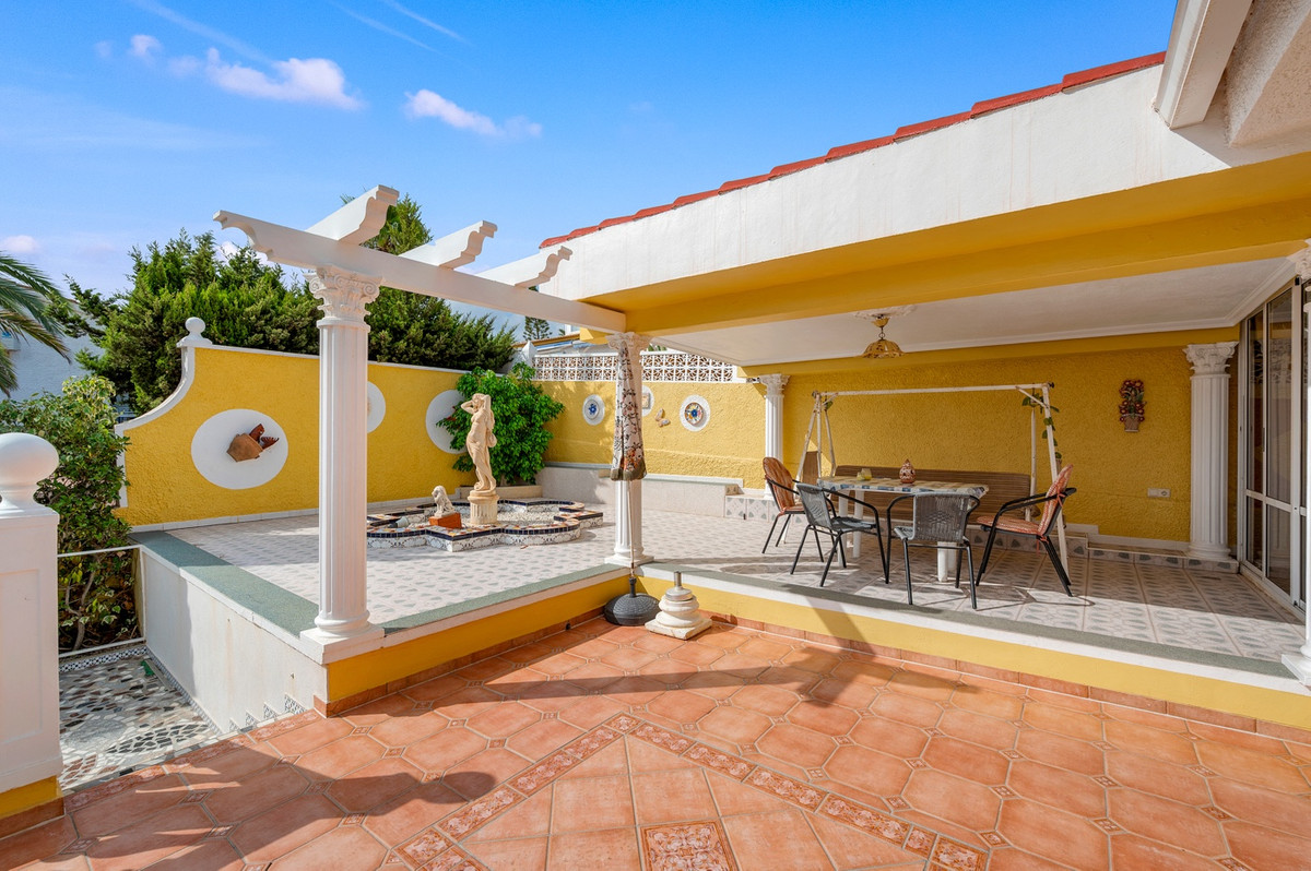 For sale - 2 Bedroom 2 Bathroom House - Detached Villa in Rojales - Rojales Centro  - Alicante