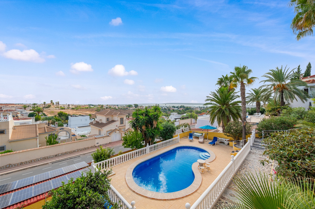 For sale - 2 Bedroom 2 Bathroom House - Detached Villa in Rojales - Rojales Centro  - Alicante