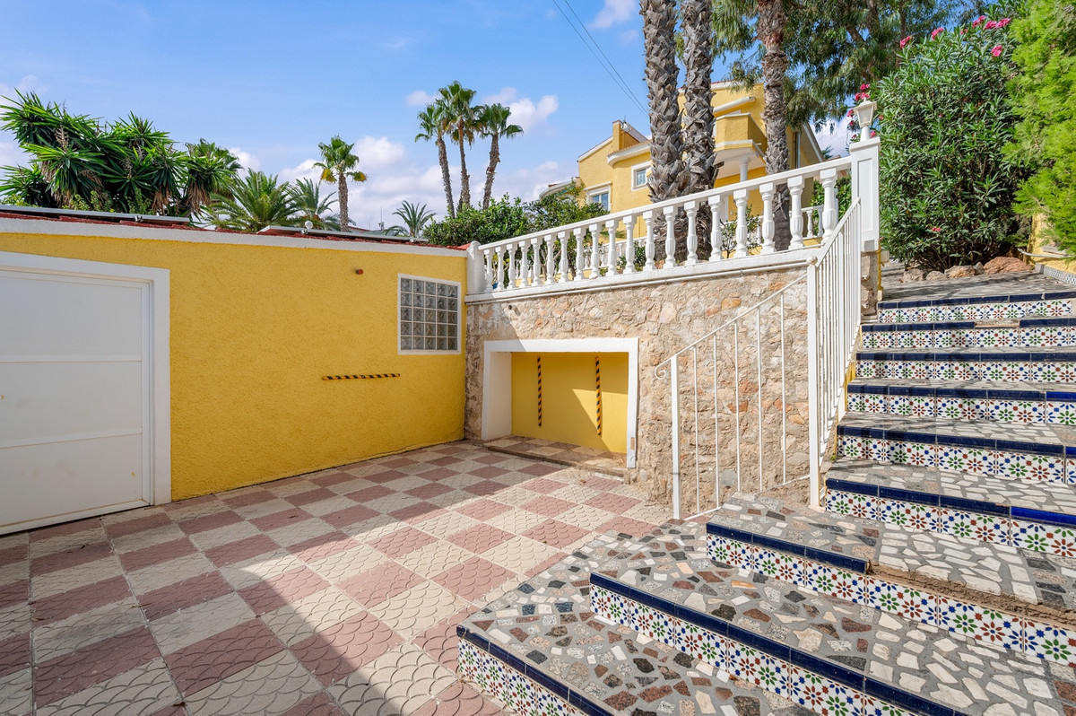 For sale - 2 Bedroom 2 Bathroom House - Detached Villa in Rojales - Rojales Centro  - Alicante