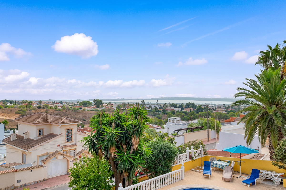For sale - 2 Bedroom 2 Bathroom House - Detached Villa in Rojales - Rojales Centro  - Alicante
