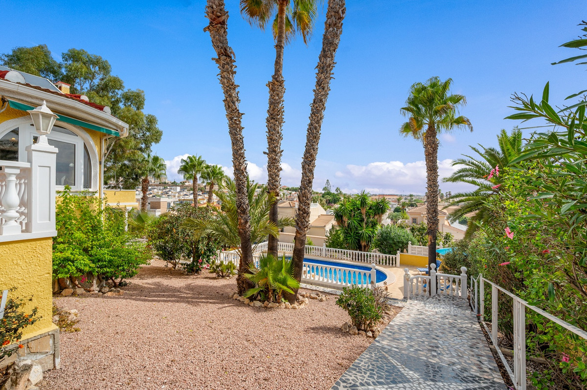 For sale - 2 Bedroom 2 Bathroom House - Detached Villa in Rojales - Rojales Centro  - Alicante