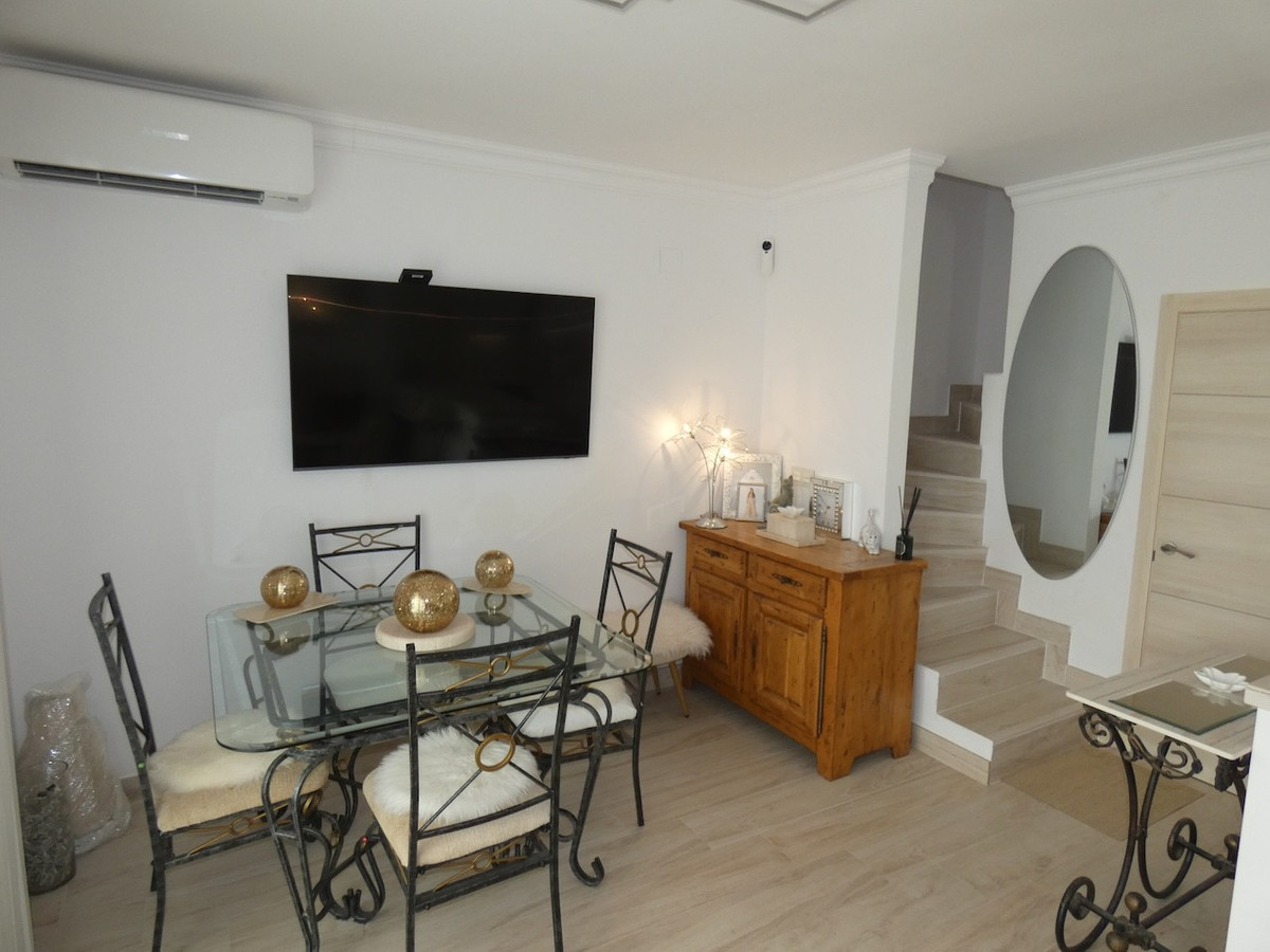 For sale - 2 Bedroom 1 Bathroom House - Townhouse in Torrevieja - Lago Jardin  - Alicante