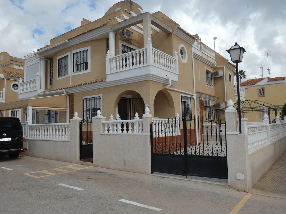 For sale - 3 Bedroom 2 Bathroom Townhouse in Cabo Roig - Cabo Roig  - Alicante