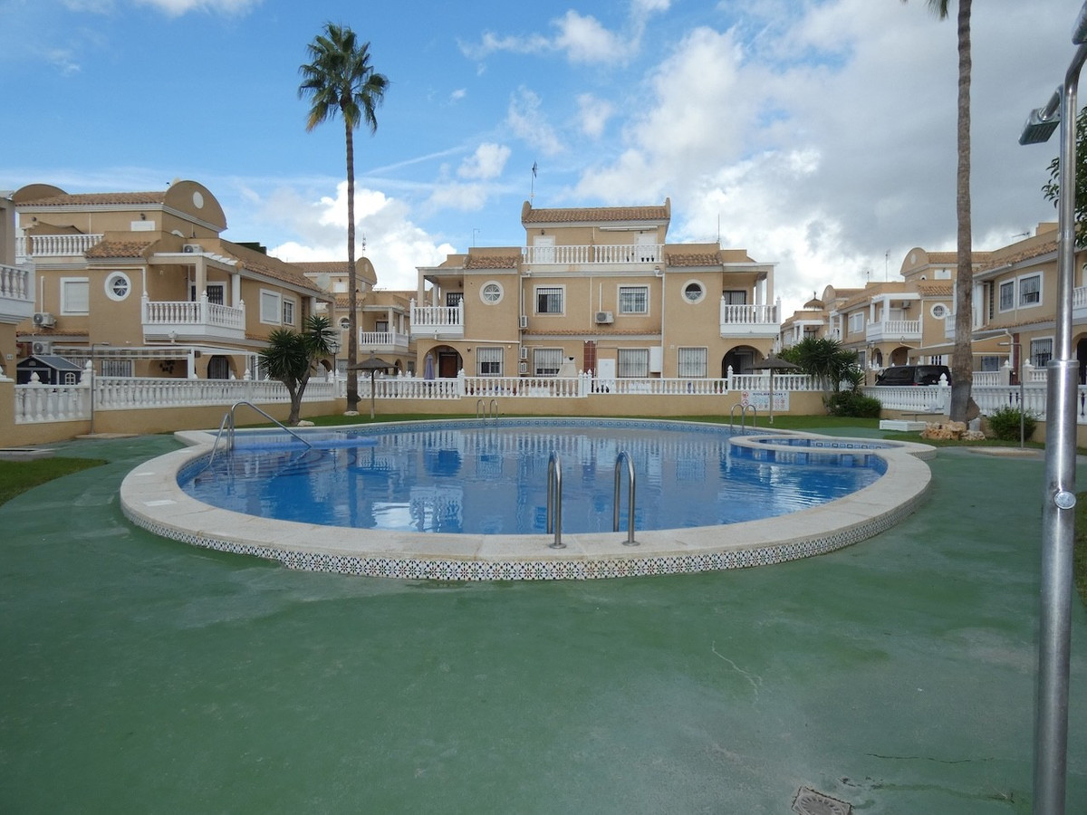For sale - 3 Bedroom 2 Bathroom Townhouse in Cabo Roig - Cabo Roig  - Alicante