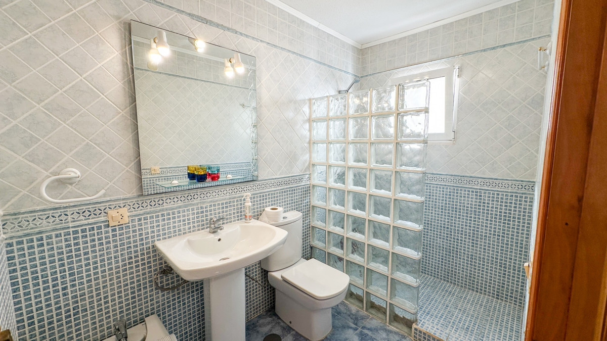 For sale - 3 Bedroom 2 Bathroom Townhouse in Playa Flamenca - Playa Flamenca  - Alicante