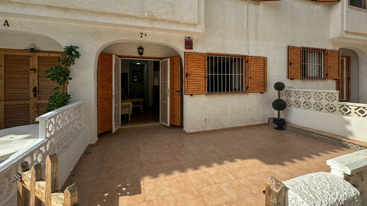For sale - 3 Bedroom 2 Bathroom Townhouse in Playa Flamenca - Playa Flamenca  - Alicante