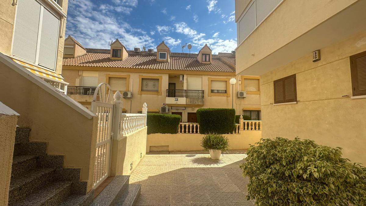 For sale - 2 Bedroom 1 Bathroom Apartment - Ground Floor Apartment in La Zenia - La Zenia  - Alicante