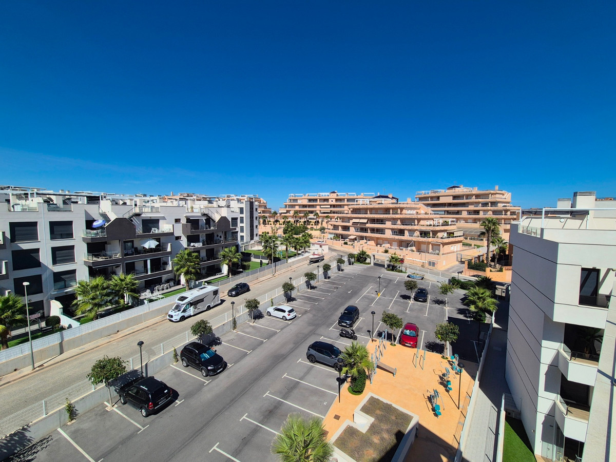 For sale - 3 Bedroom 2 Bathroom Apartment - Penthouse in Orihuela - Villamartin  - Alicante
