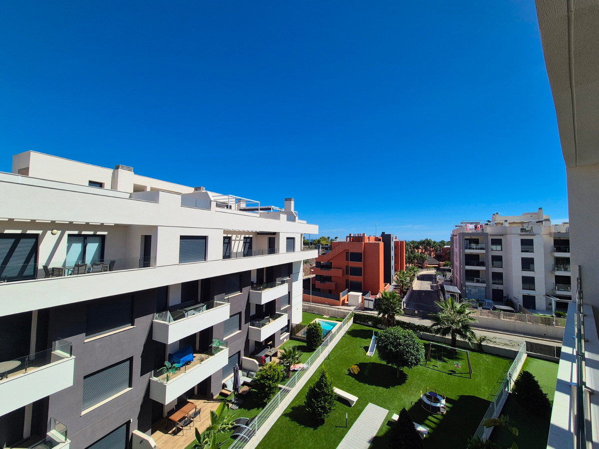 For sale - 3 Bedroom 2 Bathroom Apartment - Penthouse in Orihuela - Villamartin  - Alicante
