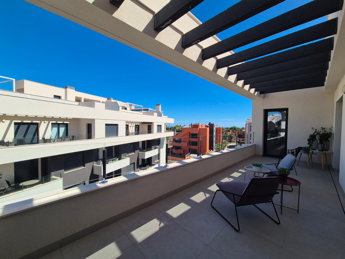 For sale - 3 Bedroom 2 Bathroom Apartment - Penthouse in Orihuela - Villamartin  - Alicante
