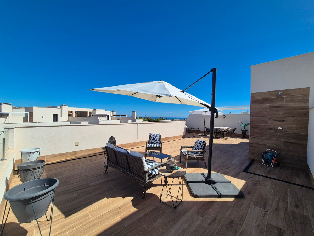 For sale - 3 Bedroom 2 Bathroom Apartment - Penthouse in Orihuela - Villamartin  - Alicante