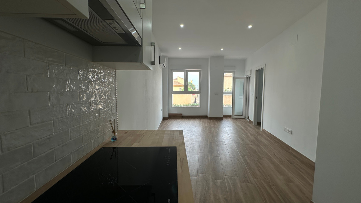 For sale - 1 Bedroom 1 Bathroom Apartment - Middle Floor Apartment in Torrevieja - Torrevieja Centro  - Alicante