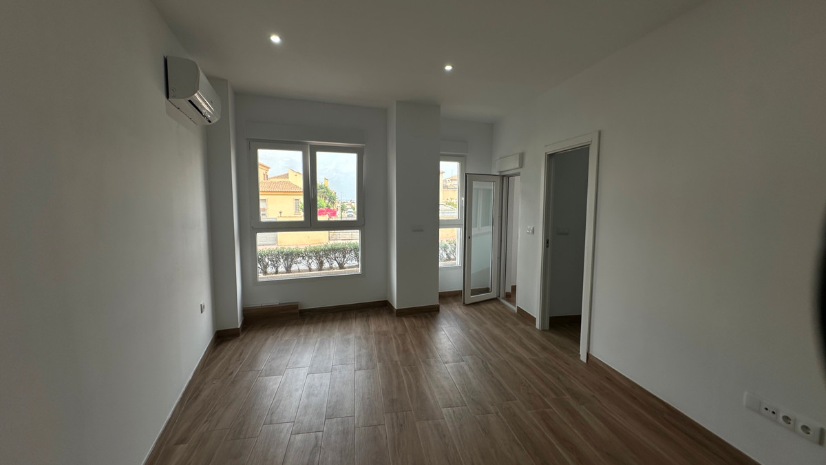 For sale - 1 Bedroom 1 Bathroom Apartment - Middle Floor Apartment in Torrevieja - Torrevieja Centro  - Alicante