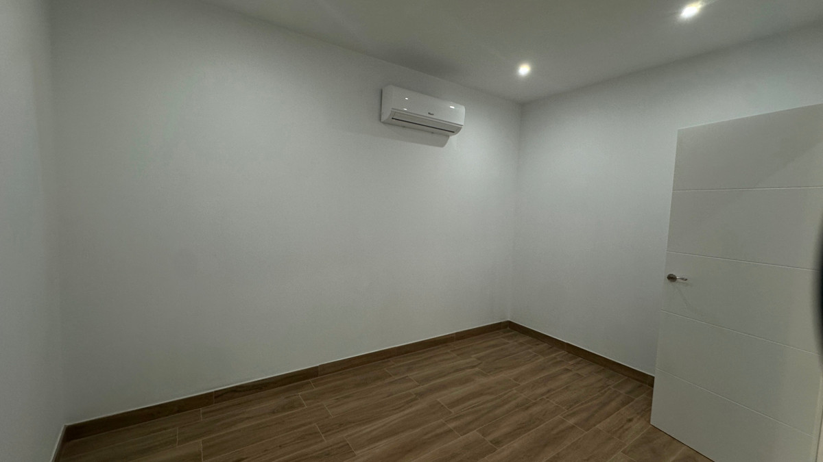 For sale - 1 Bedroom 1 Bathroom Apartment - Middle Floor Apartment in Torrevieja - Torrevieja Centro  - Alicante