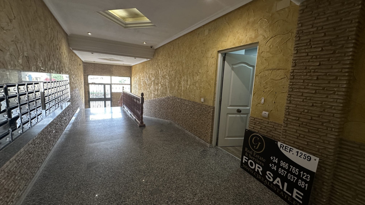 For sale - 1 Bedroom 1 Bathroom Apartment - Middle Floor Apartment in Torrevieja - Torrevieja Centro  - Alicante