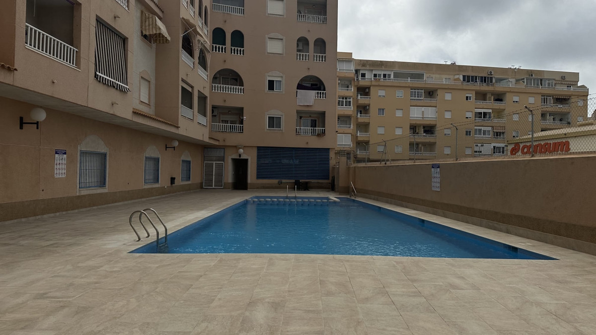 For sale - 1 Bedroom 1 Bathroom Apartment - Middle Floor Apartment in Torrevieja - Torrevieja Centro  - Alicante