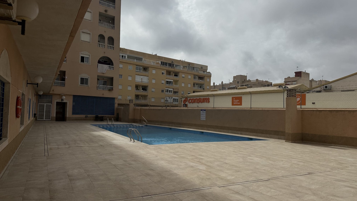 For sale - 1 Bedroom 1 Bathroom Apartment - Middle Floor Apartment in Torrevieja - Torrevieja Centro  - Alicante