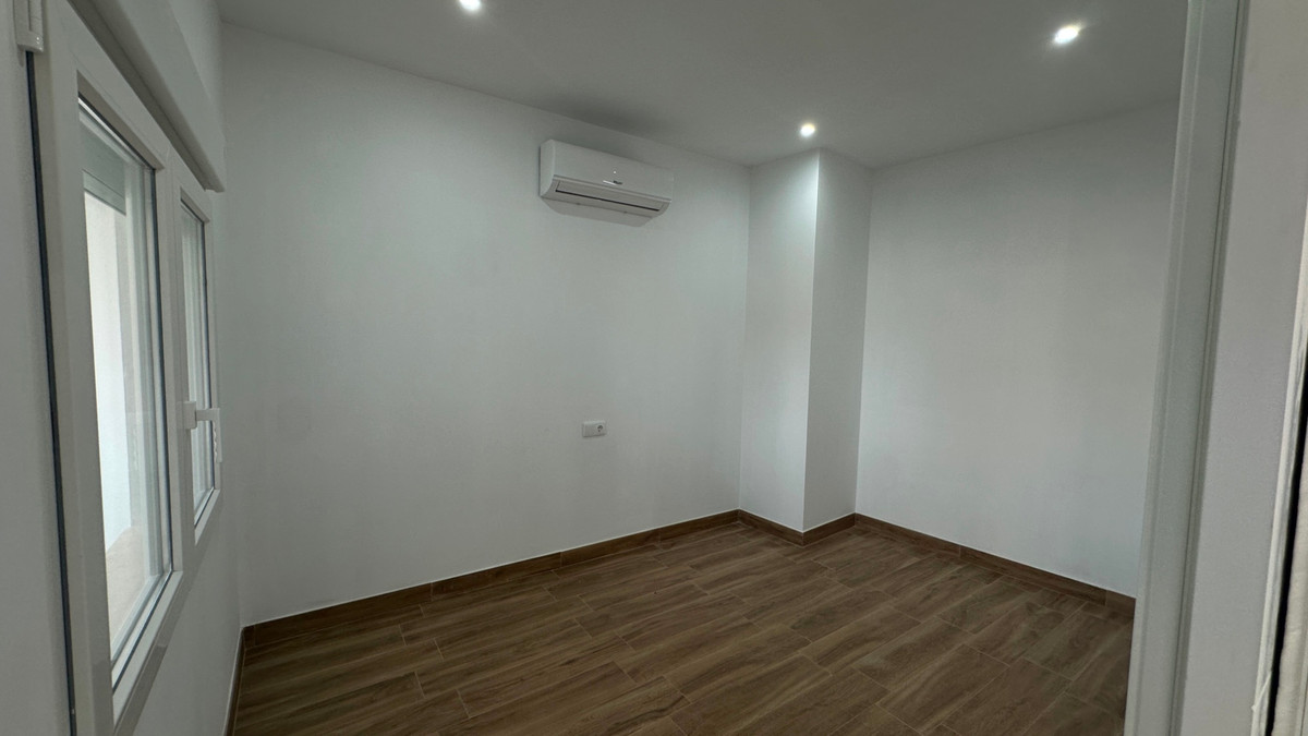 For sale - 1 Bedroom 1 Bathroom Apartment - Middle Floor Apartment in Torrevieja - Torrevieja Centro  - Alicante