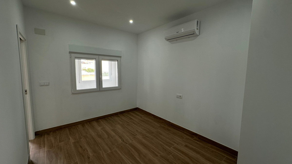For sale - 1 Bedroom 1 Bathroom Apartment - Middle Floor Apartment in Torrevieja - Torrevieja Centro  - Alicante