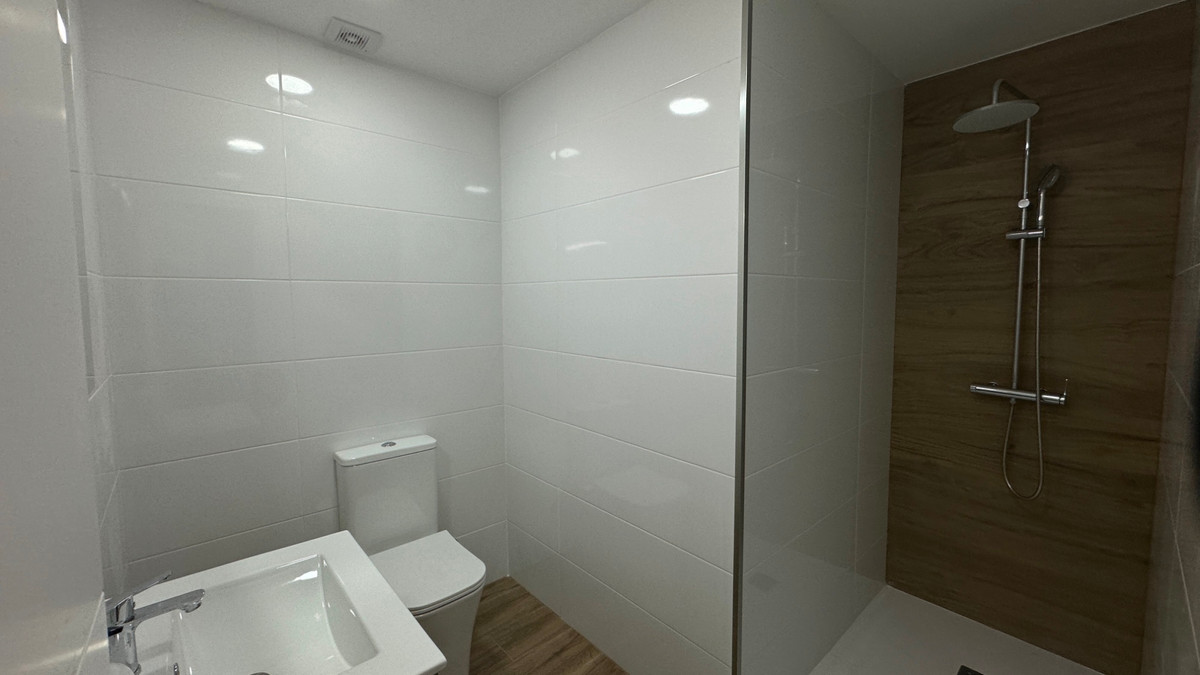 For sale - 1 Bedroom 1 Bathroom Apartment - Middle Floor Apartment in Torrevieja - Torrevieja Centro  - Alicante