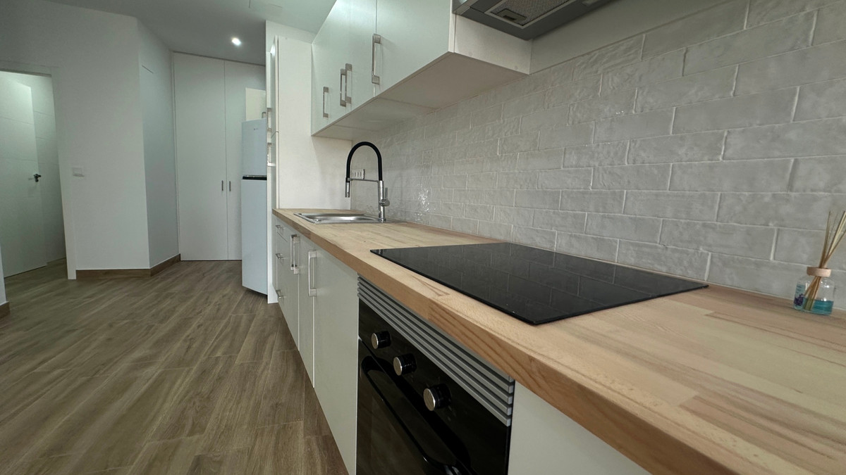 For sale - 1 Bedroom 1 Bathroom Apartment - Middle Floor Apartment in Torrevieja - Torrevieja Centro  - Alicante