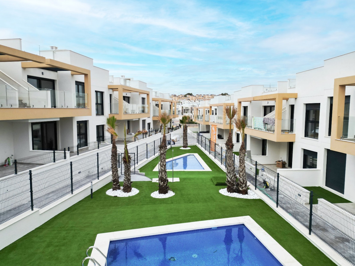 For sale - 2 Bedroom 2 Bathroom Penthouse in Villamartin - Pau 26 - Alicante