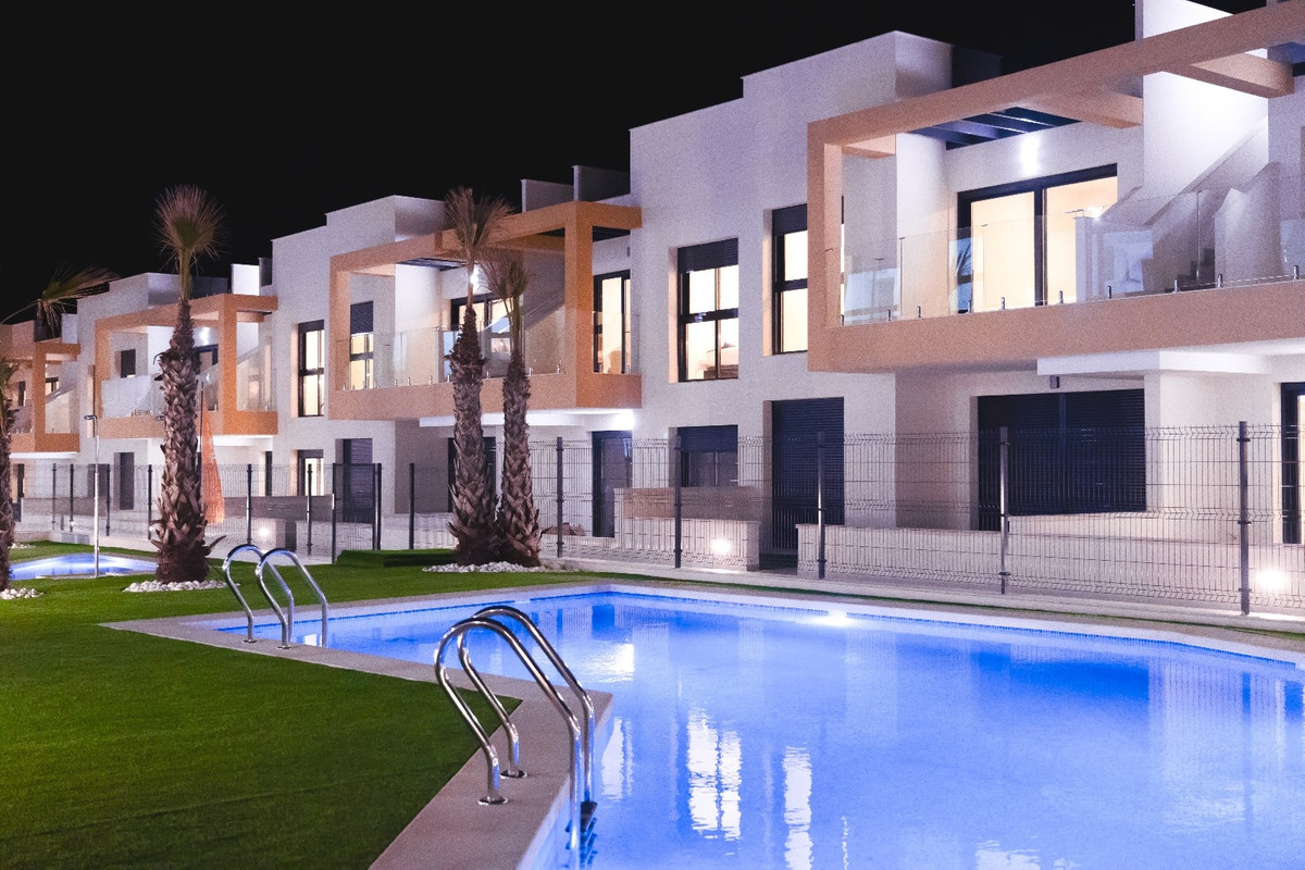 For sale - 2 Bedroom 2 Bathroom Penthouse in Villamartin - Pau 26 - Alicante