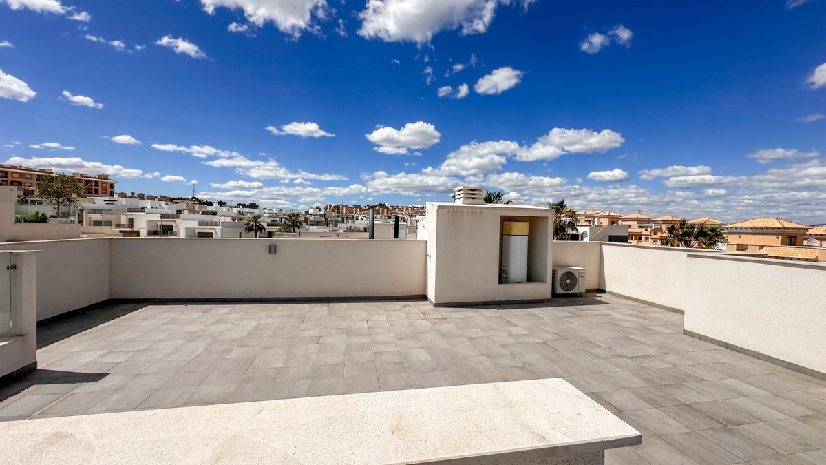 For sale - 2 Bedroom 2 Bathroom Penthouse in Villamartin - Pau 26 - Alicante