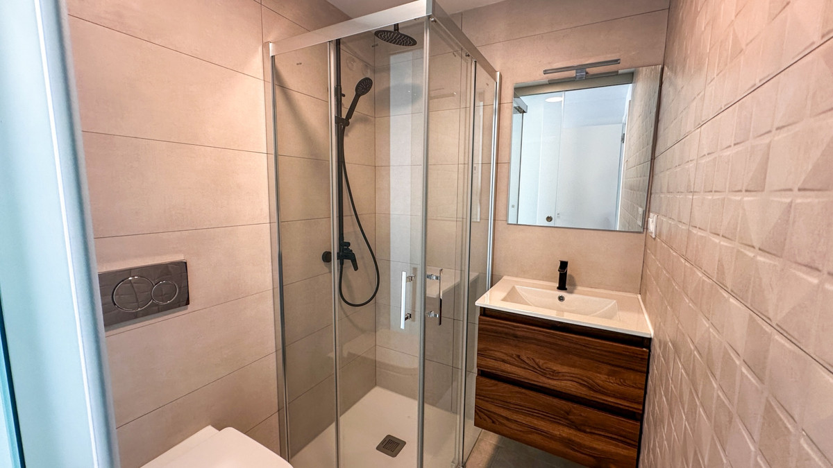 For sale - 2 Bedroom 2 Bathroom Penthouse in Villamartin - Pau 26 - Alicante