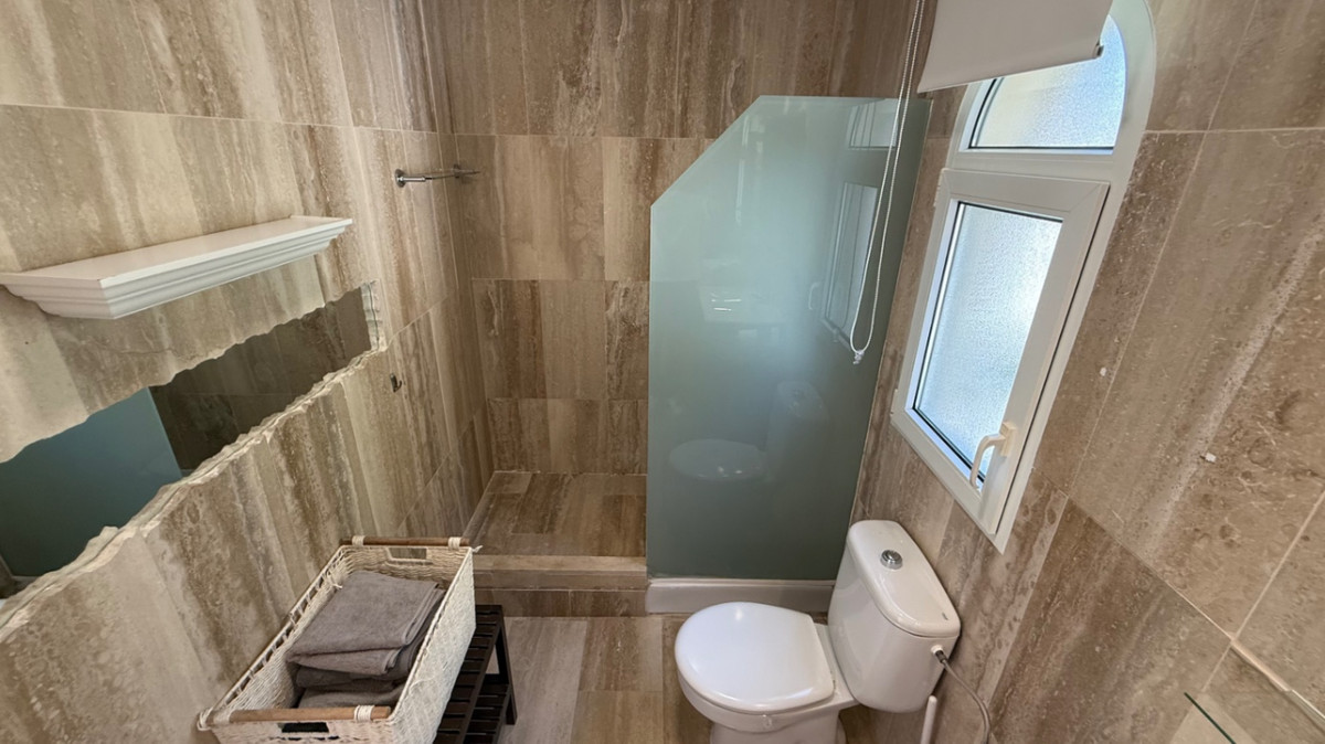 For sale - 4 Bedroom 2 Bathroom House - Detached Villa in Orihuela - Orihuela Costa  - Alicante